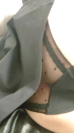 出勤パンチラ(10629) ここ (ベアトリス)