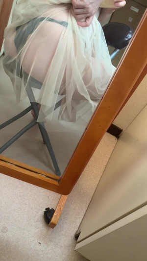 出勤パンチラ(10759) つきよ (愛特急2006三重本店)