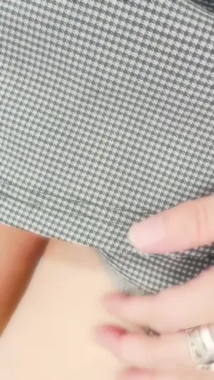 出勤パンチラ(12116) 川嶋れい (五十路マダム 三重四日市･鈴鹿店)