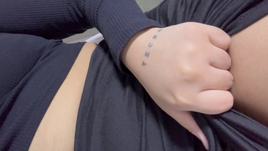 出勤パンチラ(13284) るる (昭和道(ショウワロード)松阪店)