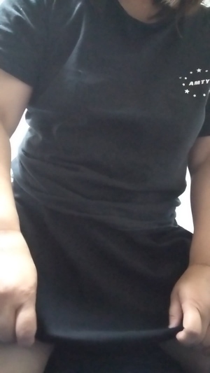 出勤パンチラ(9815) 小西梨奈 (五十路マダム 三重松阪店)